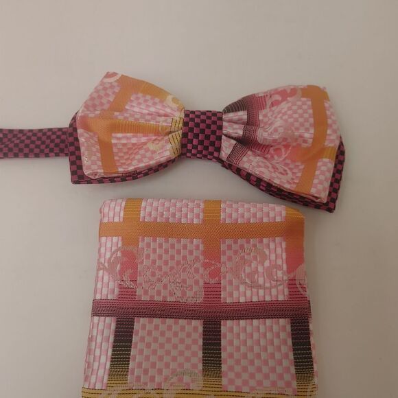 ROBERT LEWIS MEN'S BOWTIE AND POCKET SQUARE SET. - Picture 2 of 4